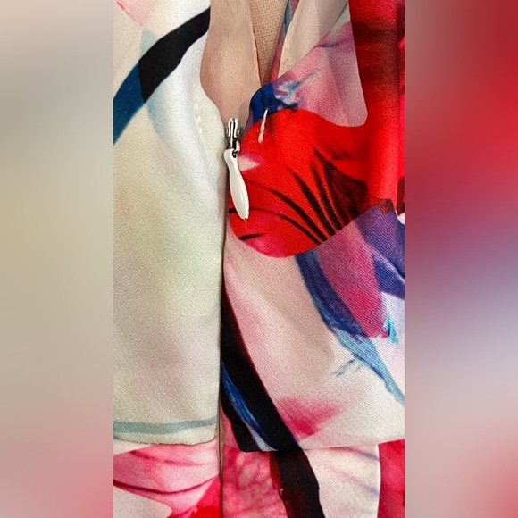 Vibrant 🌺 Floral Cutout High Low Romper 🦚 - Picture 4 of 10